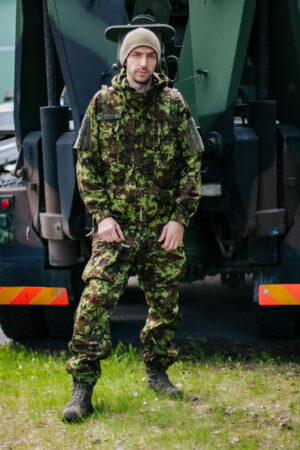 Profline Militaar soomukimeeskonna kombinesoon Eesti digilaigu mustriga